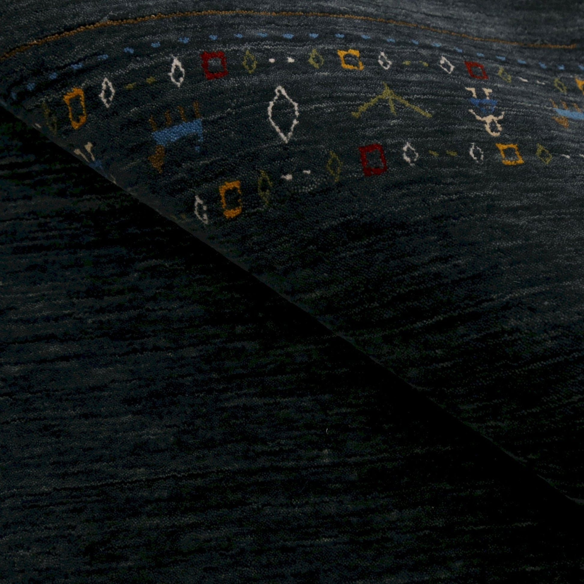 Contemporary Design Charcoal Hand Loomed Wool Area Rug.
