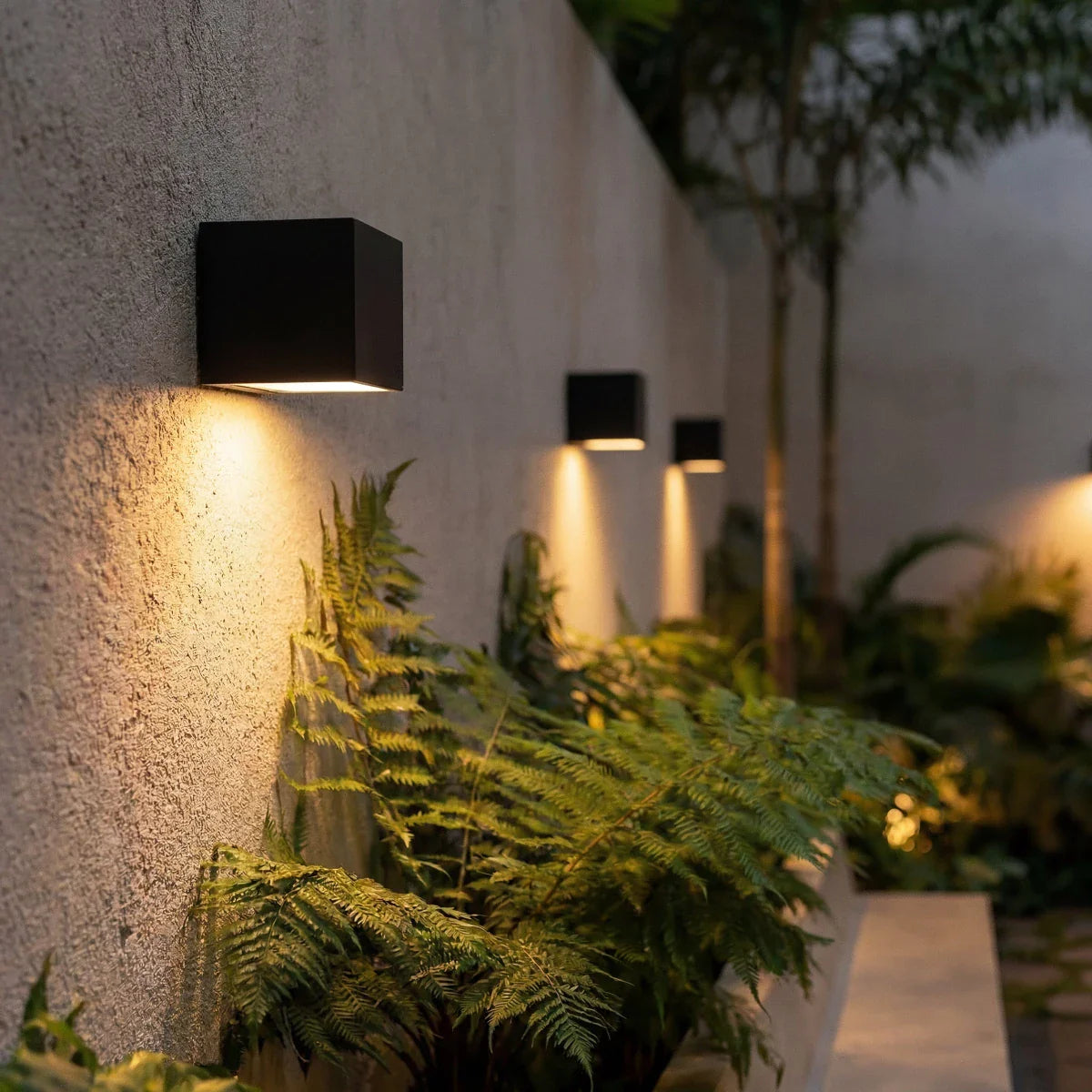 Evelyn Outdoor Wall Lamp.