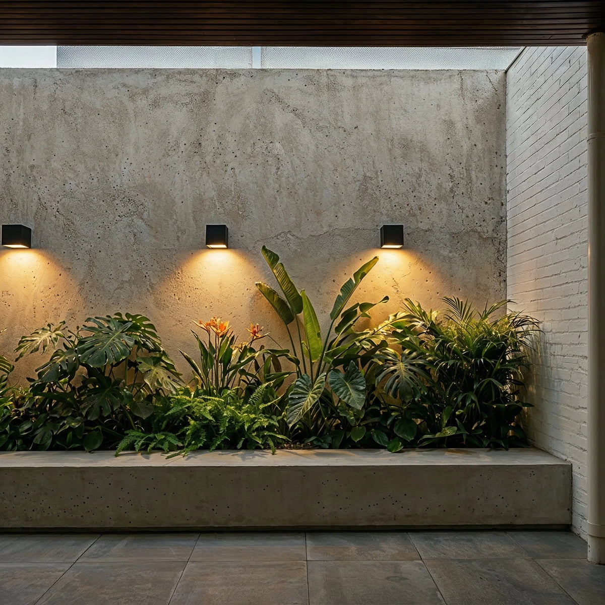 Evelyn Outdoor Wall Lamp.