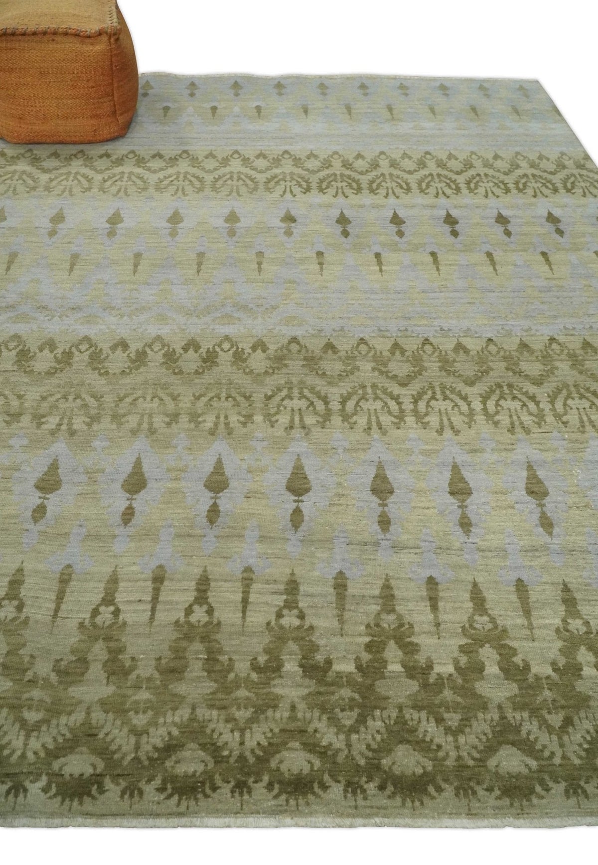 Fine Green 8x10 Hand Knotted Beige, Olive and Silver Traditional Wool Rug.