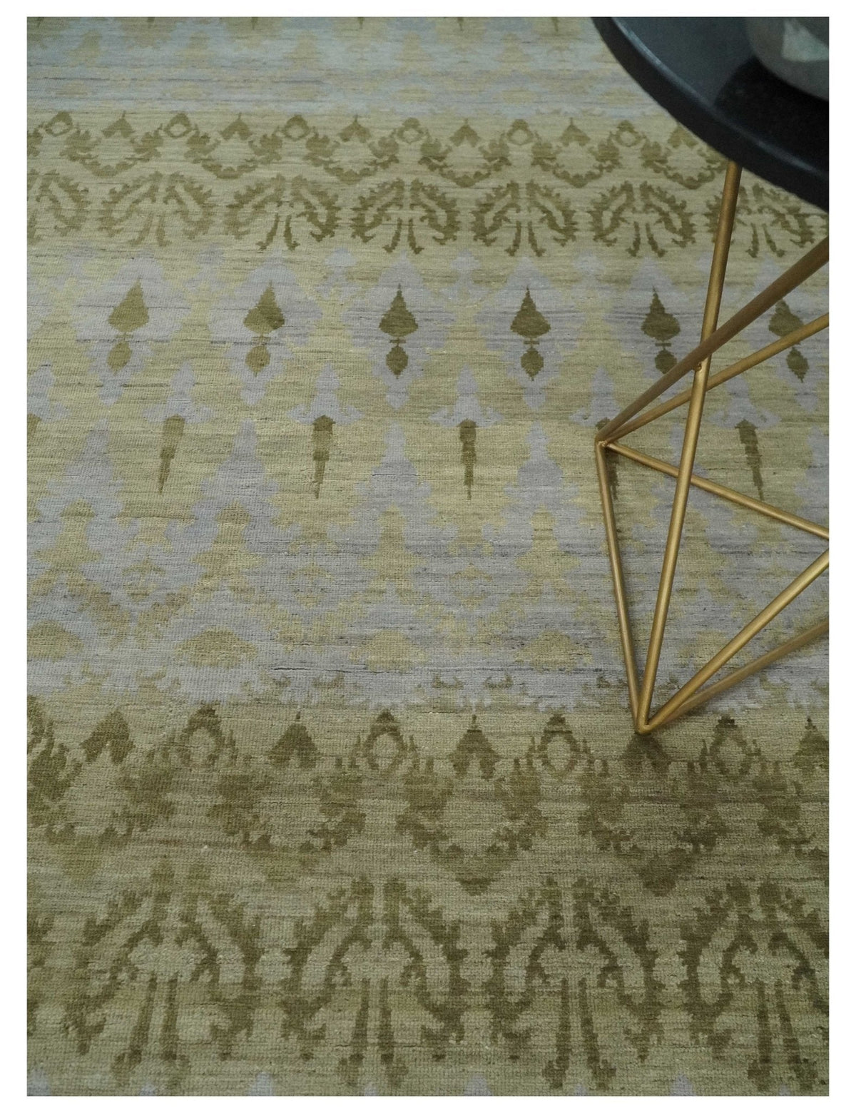 Fine Green 8x10 Hand Knotted Beige, Olive and Silver Traditional Wool Rug.