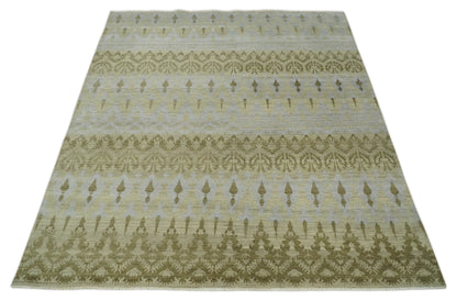 Fine Green 8x10 Hand Knotted Beige, Olive and Silver Traditional Wool Rug.