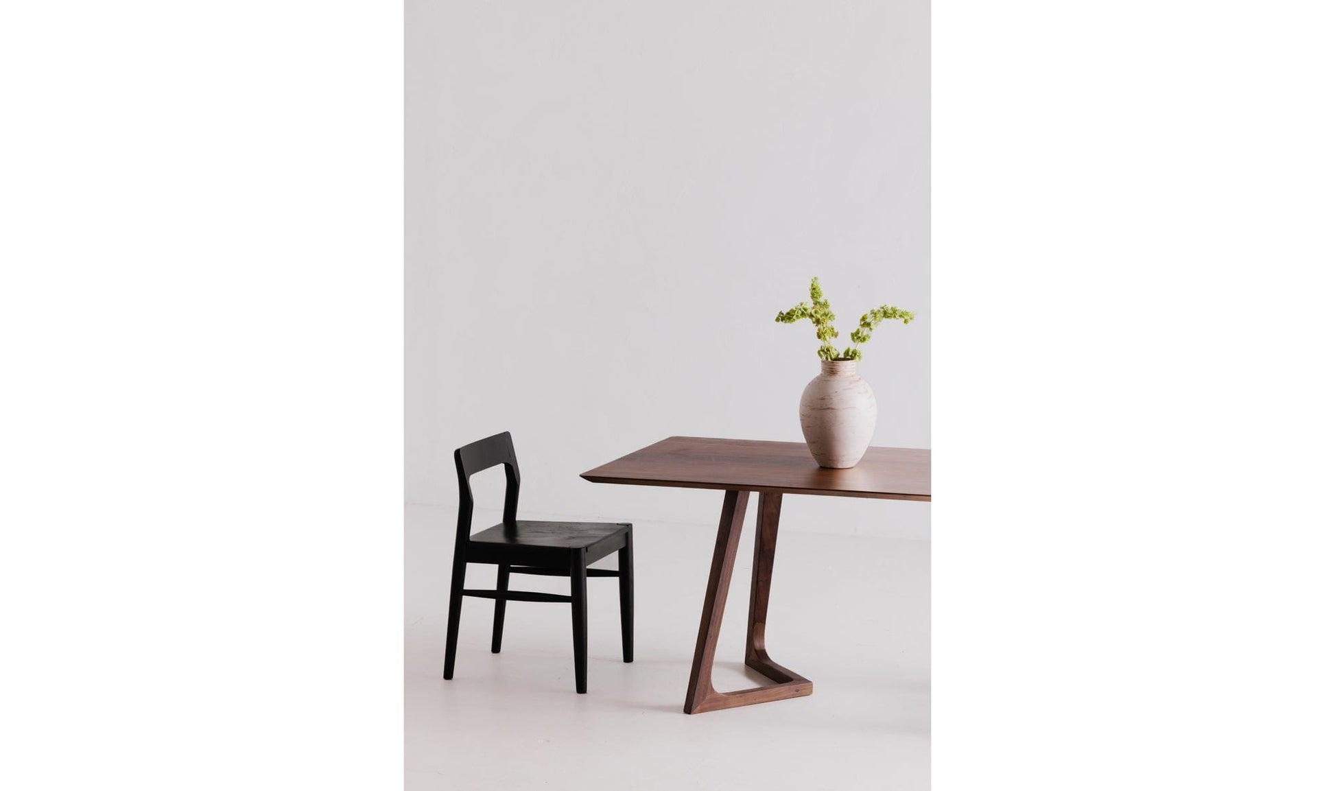 Moe's GODENZA DINING TABLE RECTANGULAR