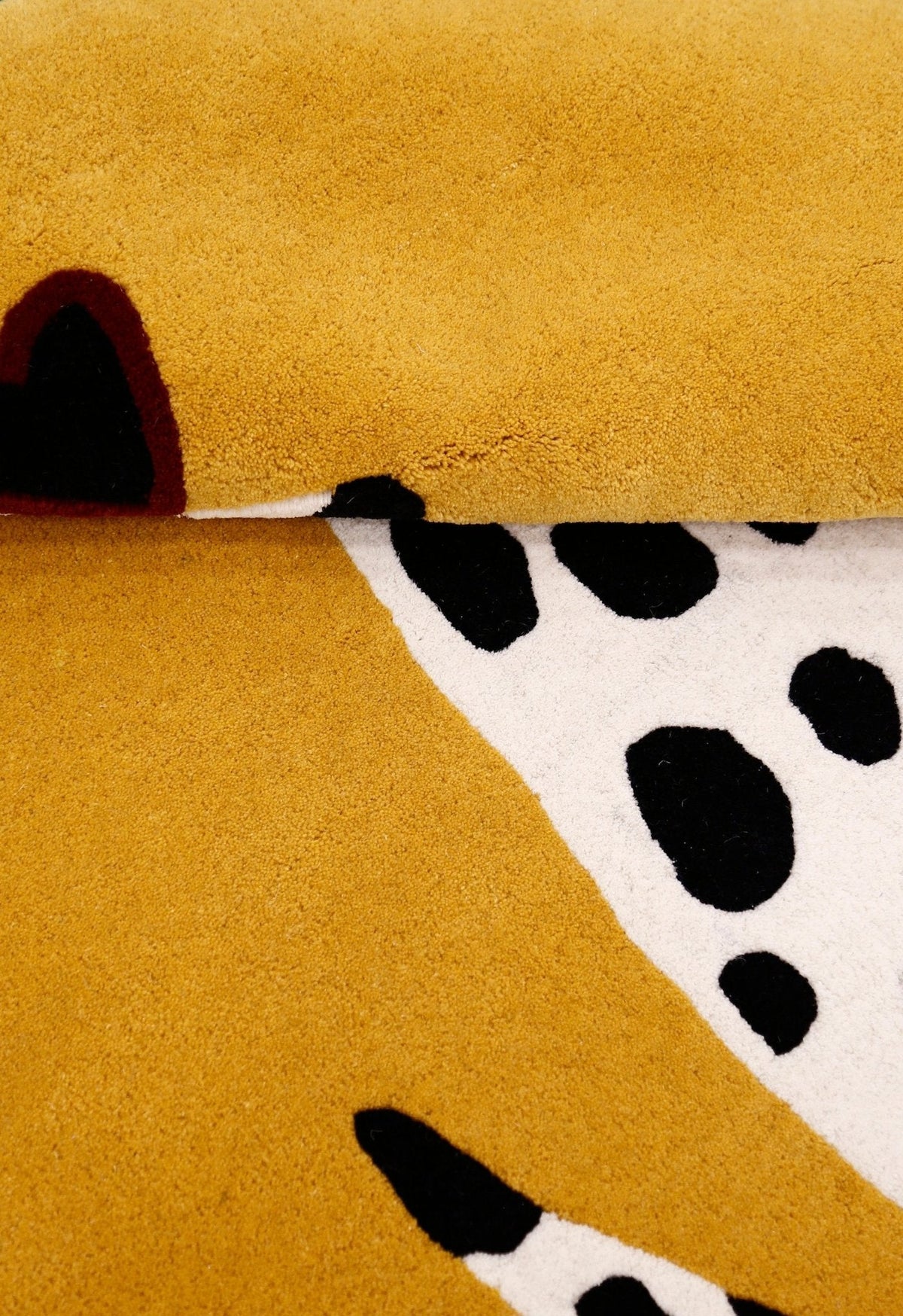 Gold And Black Shady Dalmatian Hand Tufted 4x4 Wool Rug.