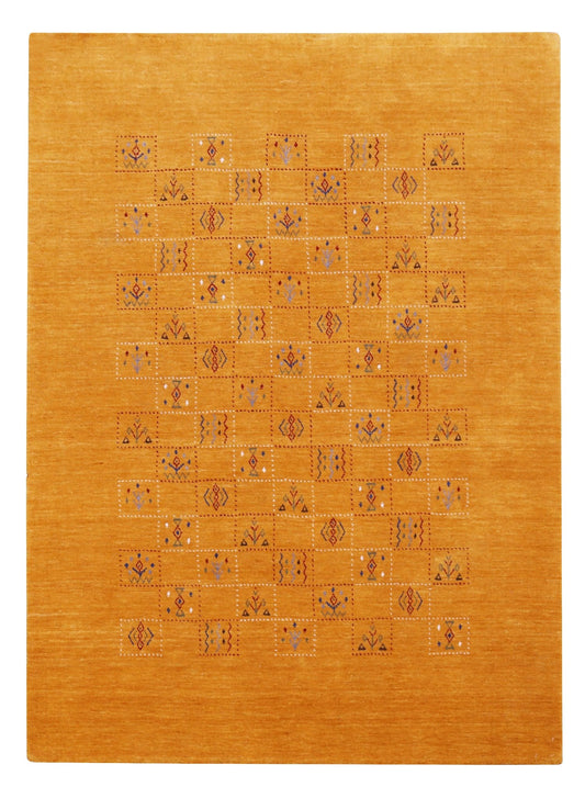 Gold Center Pattern Hand Loomed Wool Area Rug.