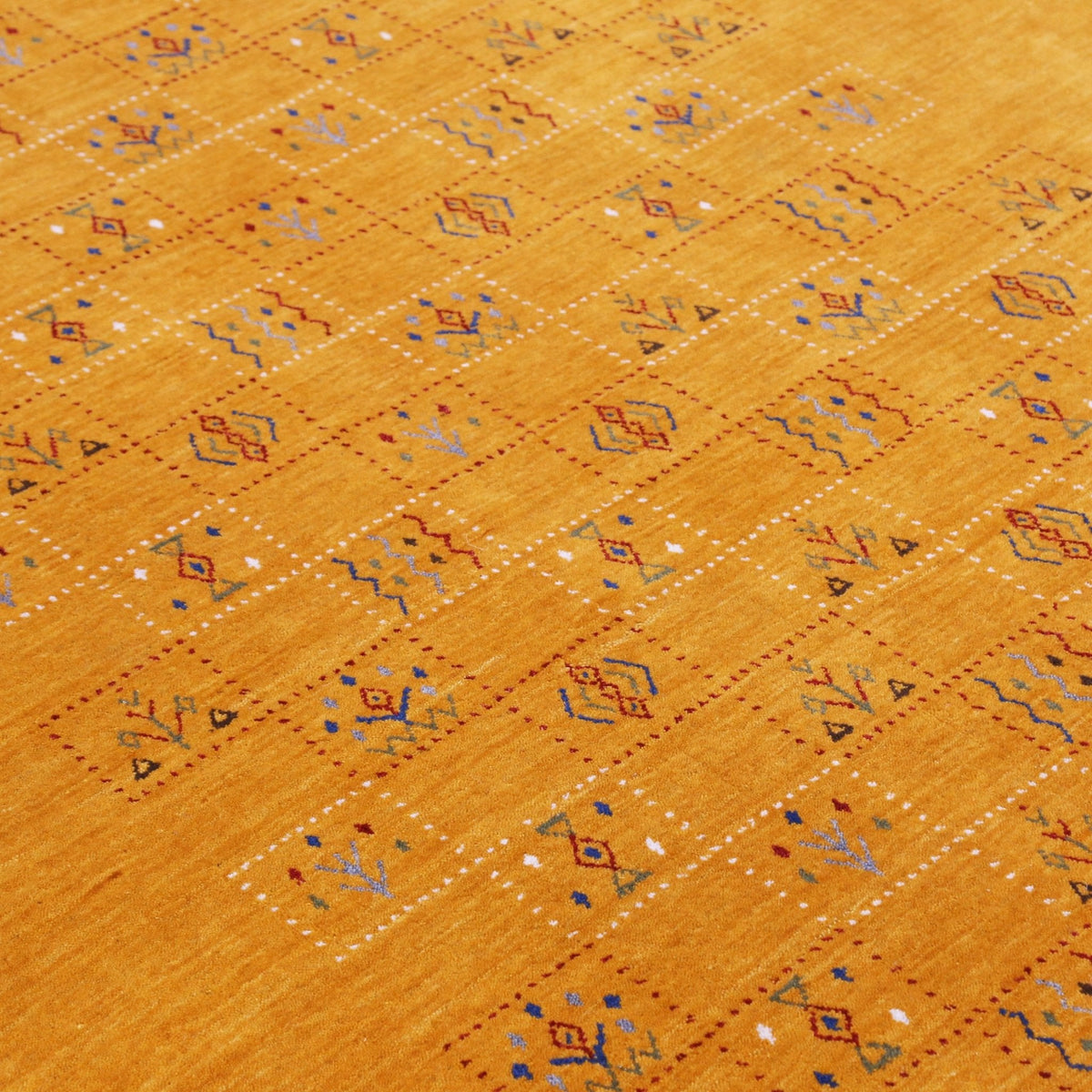 Gold Center Pattern Hand Loomed Wool Area Rug.