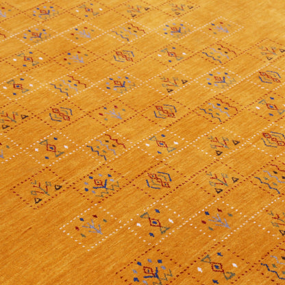 Gold Center Pattern Hand Loomed Wool Area Rug.