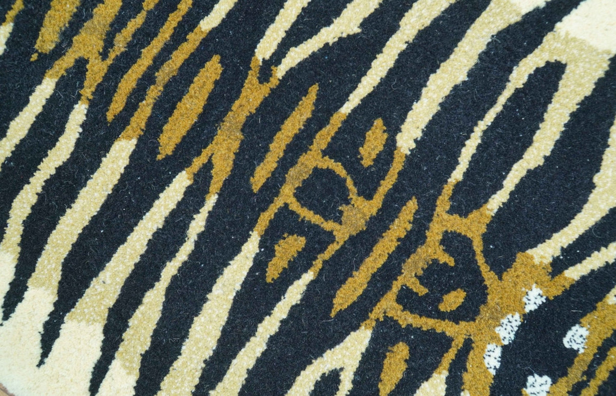 Hand Tufted Animal Tiger Black 3x5 Wool Area Rug.