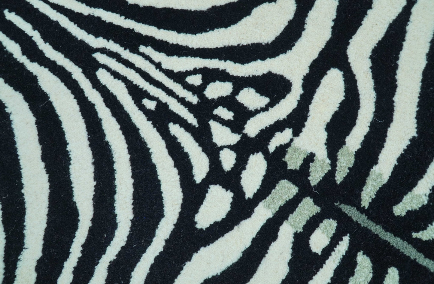 Hand Tufted Animal Zebra White And Black 3x5 Wool Area Rug
