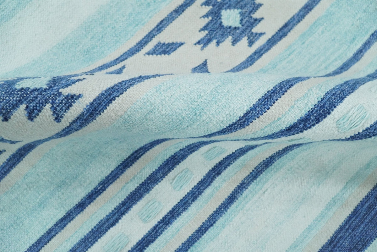 Handmade Modern Style Blue Wool Blend Dhurrie Rug.