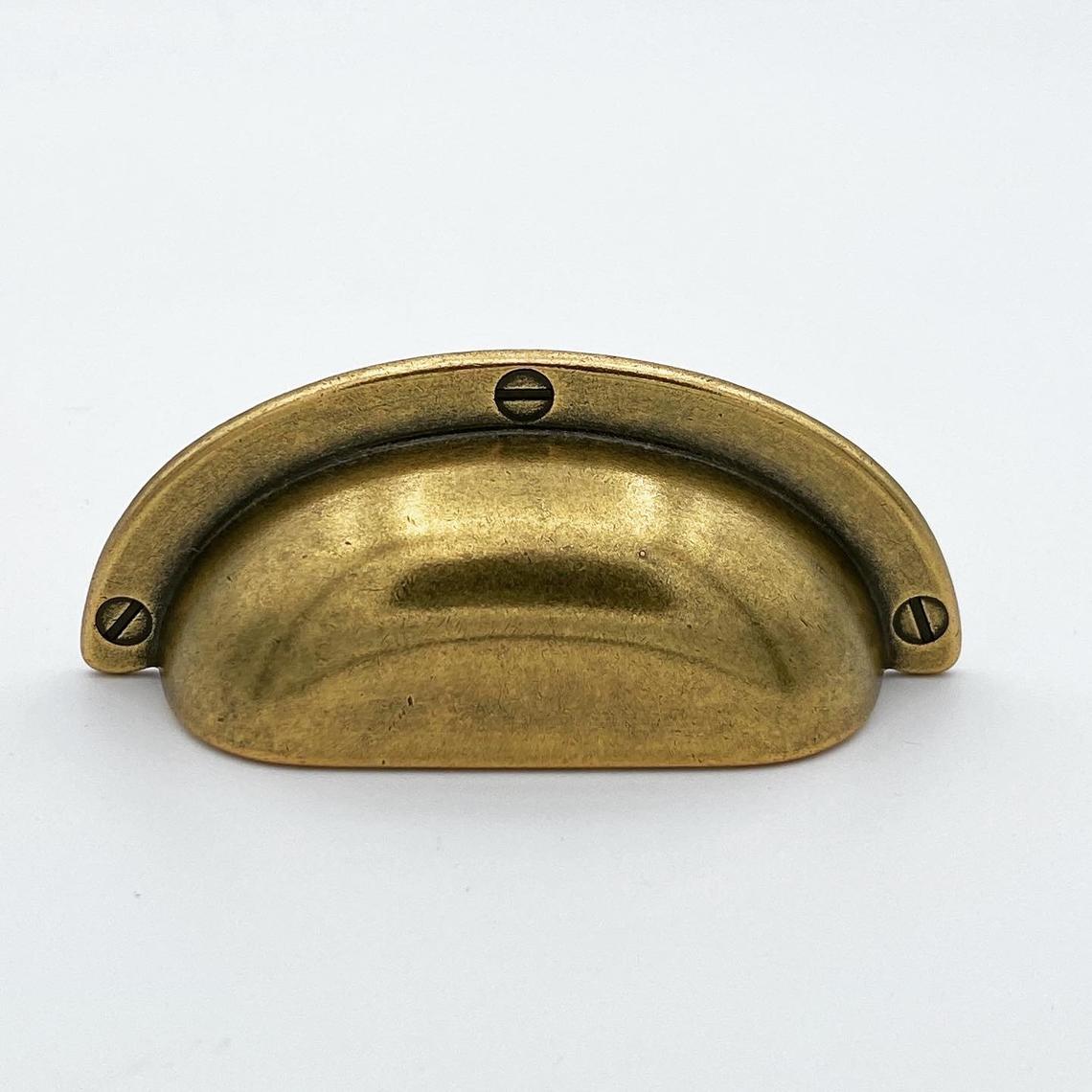 Cup Drawer Pulls "Amalfi" in Antique Brass.