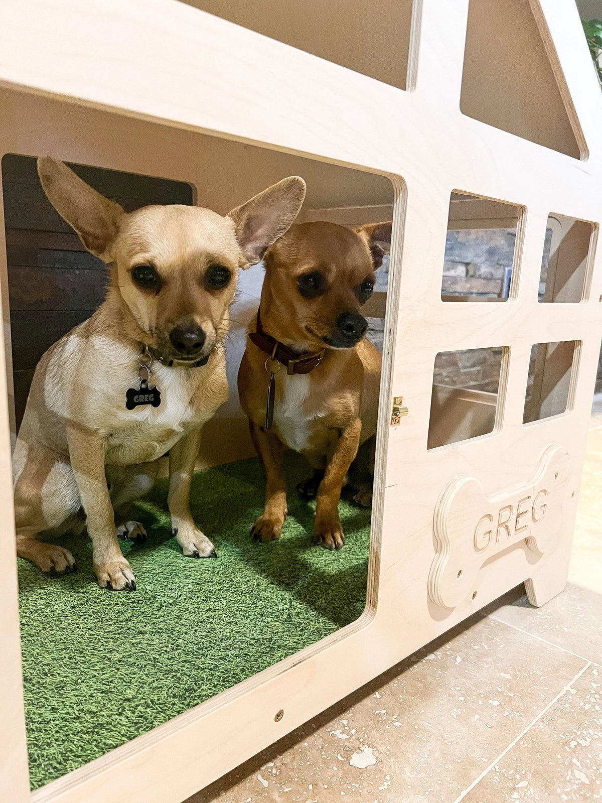 GREG- Traditional Dog House