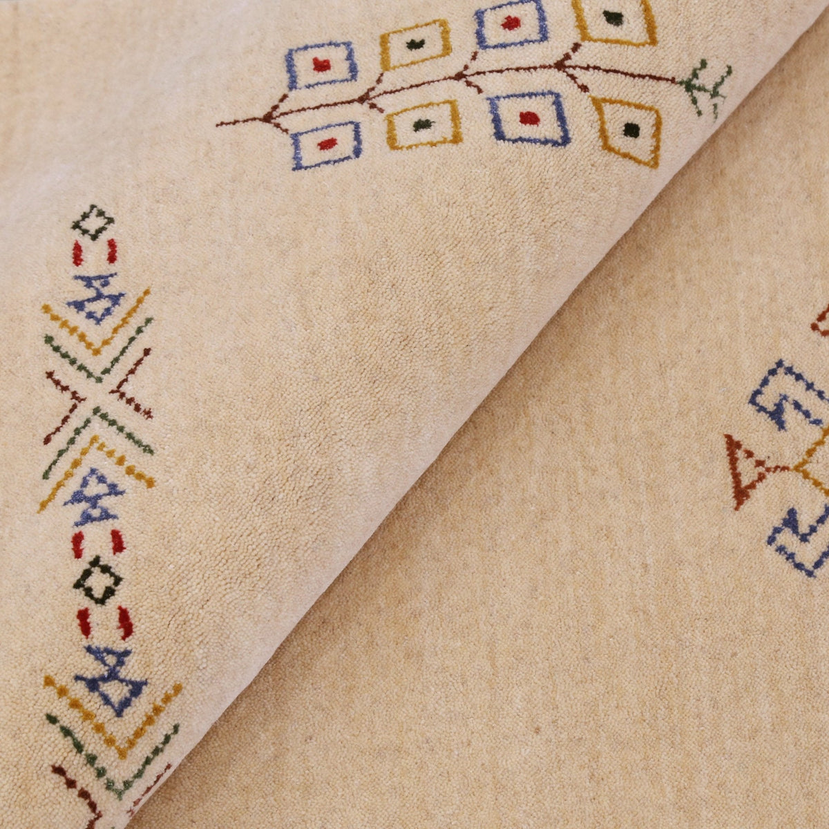 Ivory Border Patterns Hand Loomed Wool Area Rug.