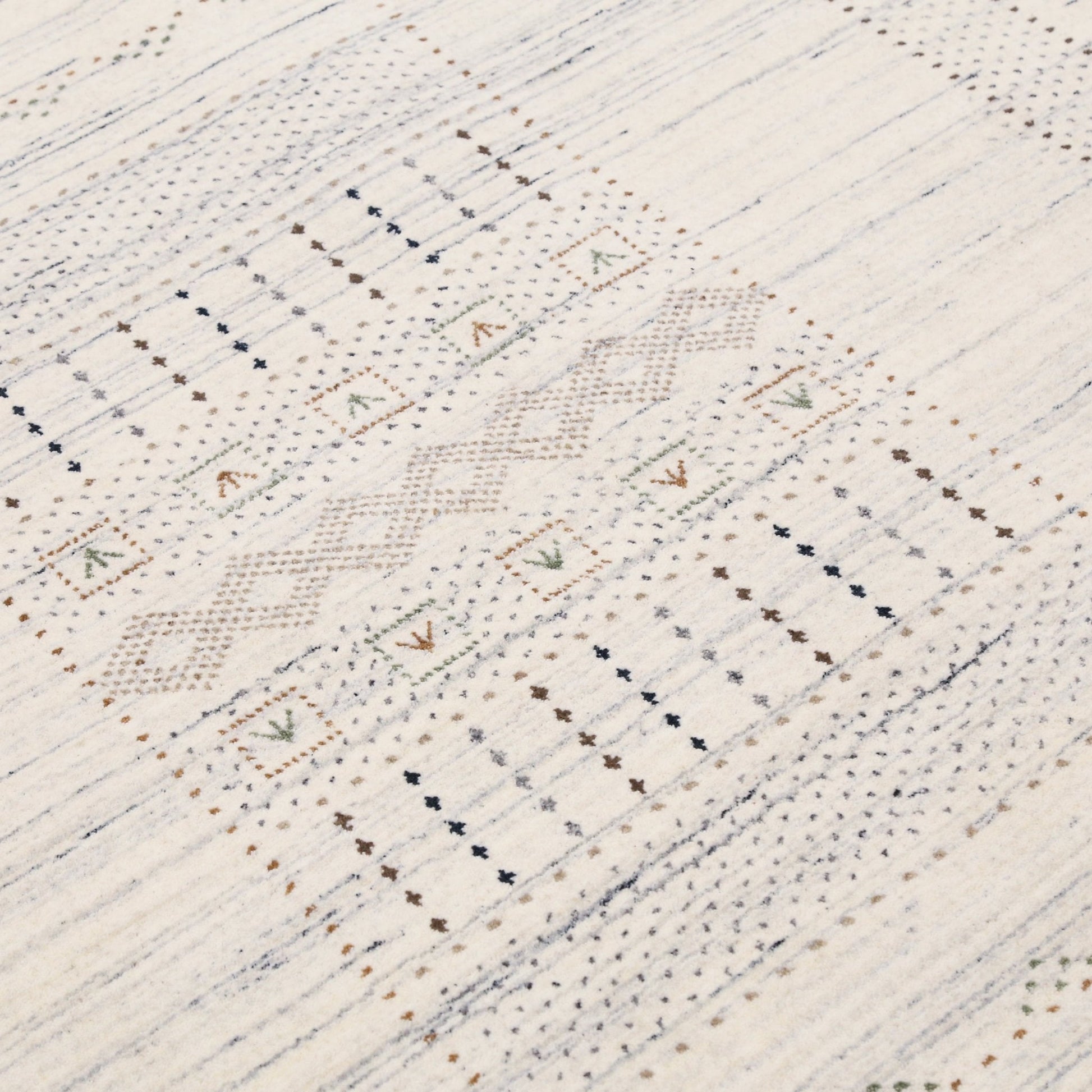 Ivory Gabbeh Design Hand Loomed Wool Area Rug.