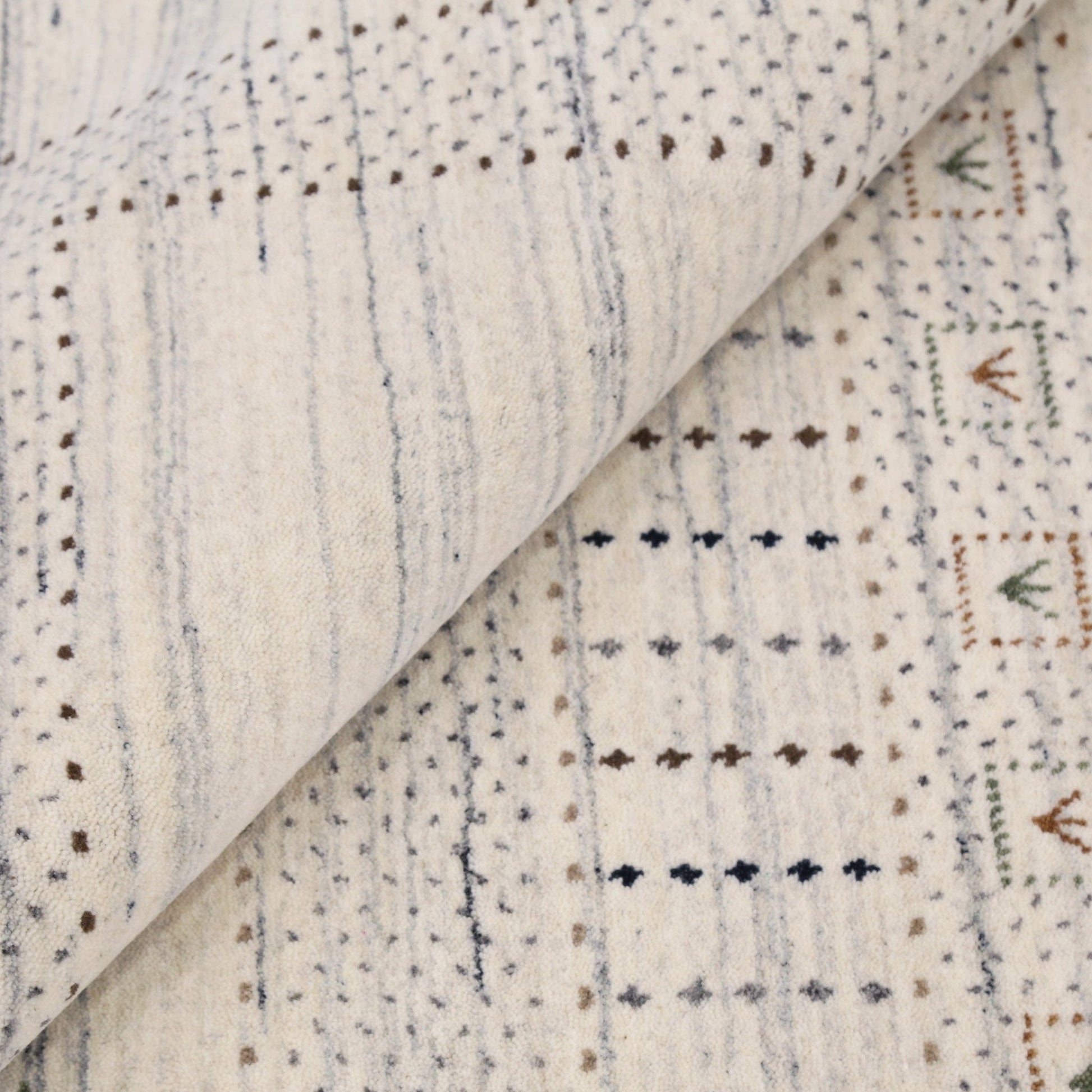 Ivory Gabbeh Design Hand Loomed Wool Area Rug.
