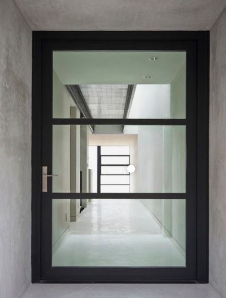 Crios 3 Panel Pivot Door