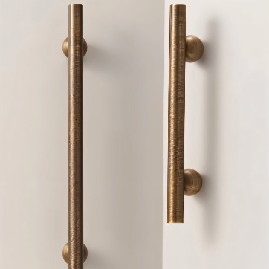 Liam Knob And Pull Bar.