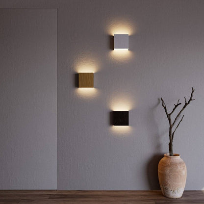 Lior Wall Lamp.
