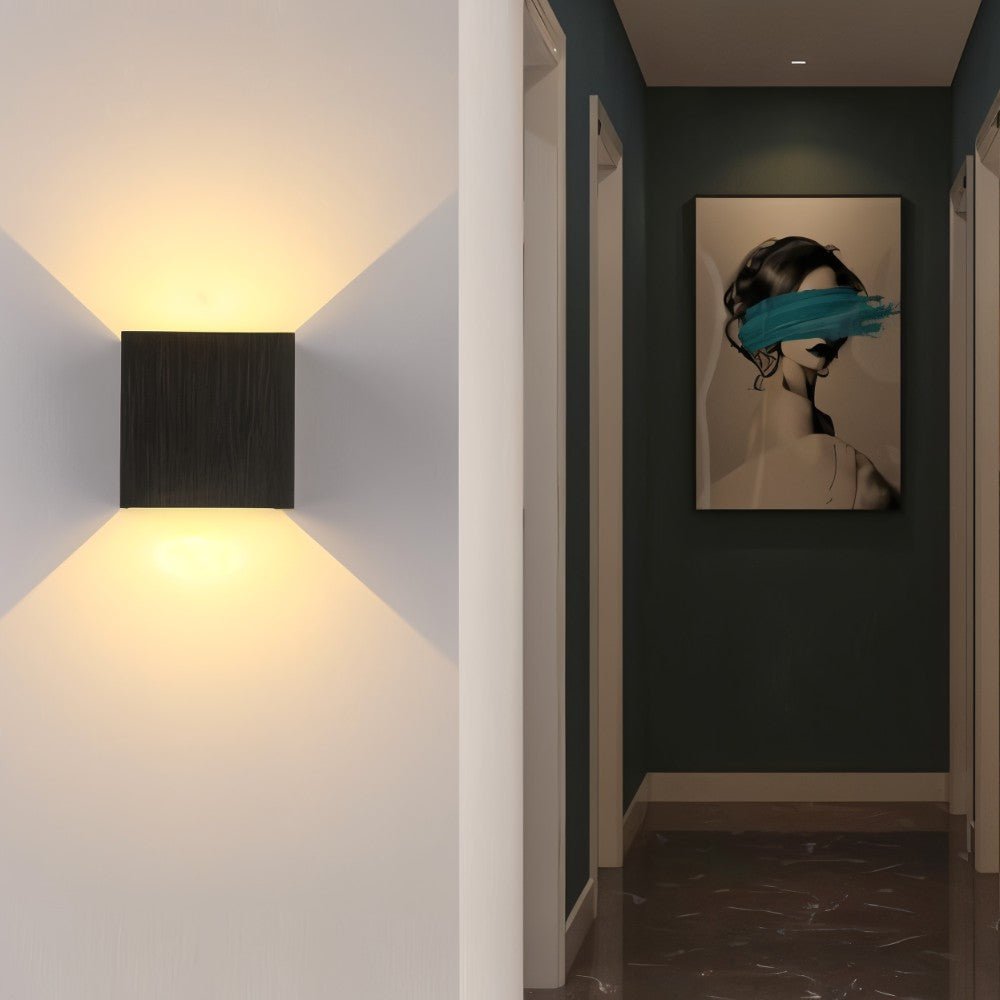 Lior Wall Lamp.