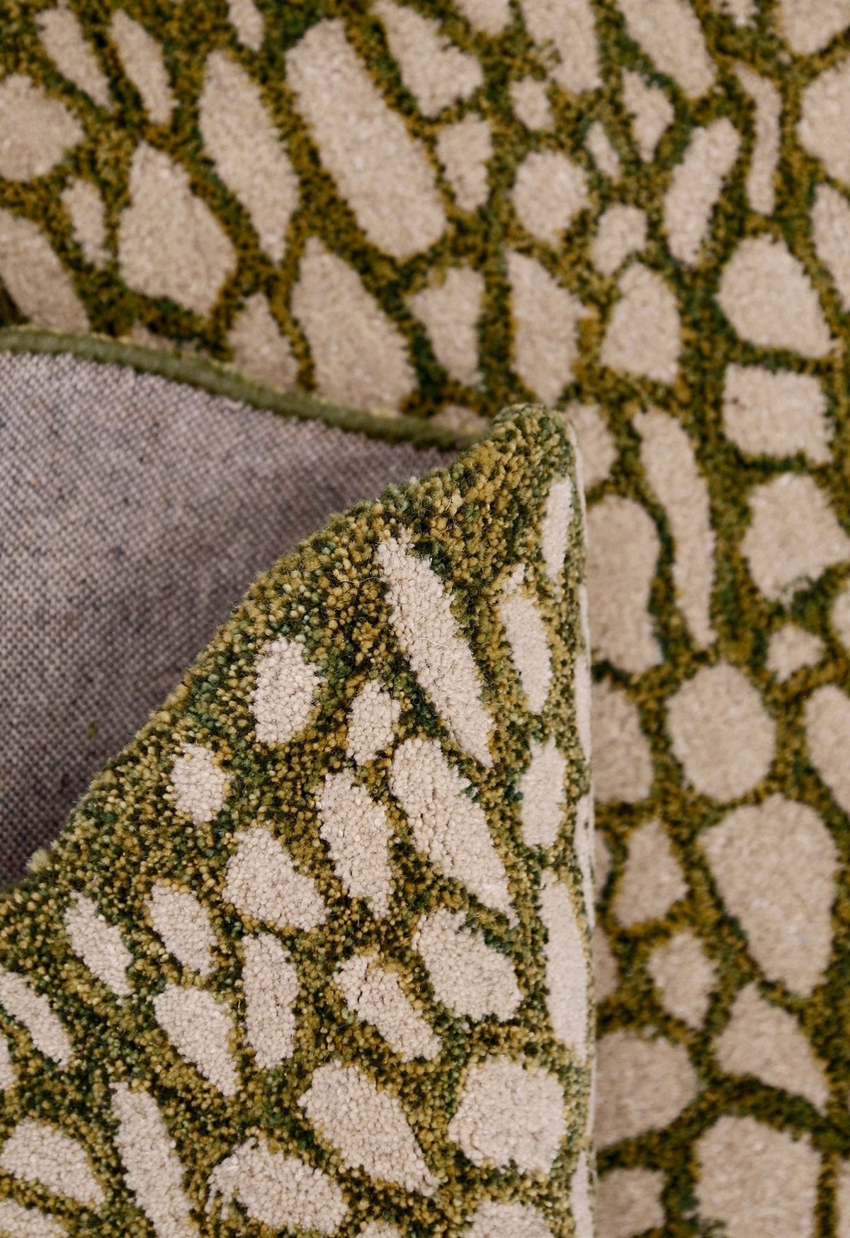 Lotus Lace Green Hand Tufted Wool Area Rug.