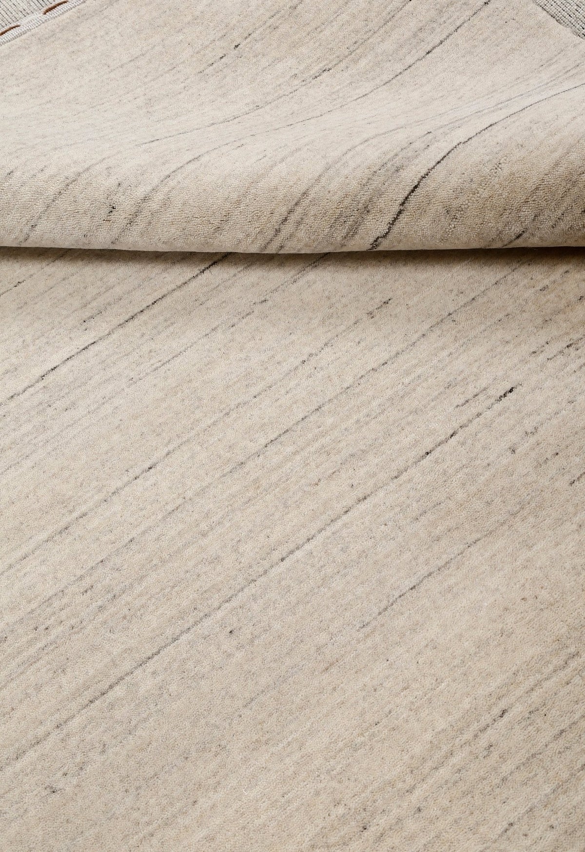 Modern Style Ivory Hand Loomed Wool Area Rug.