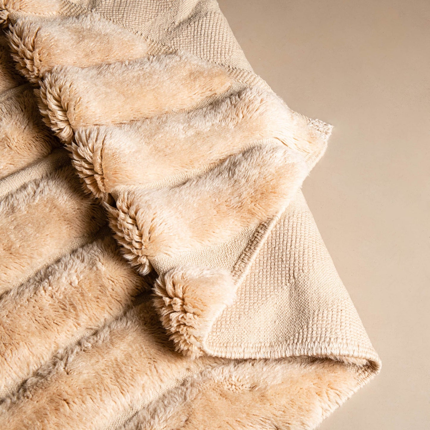 Benisouk mrirt rug Leading Lines - Luxury Shag Moroccan Rug 7.9x9.8 ft | 240x300 cm Leading Lines - Luxury Shag Moroccan Rug 7.9x9.8 ft | 240x300 cm