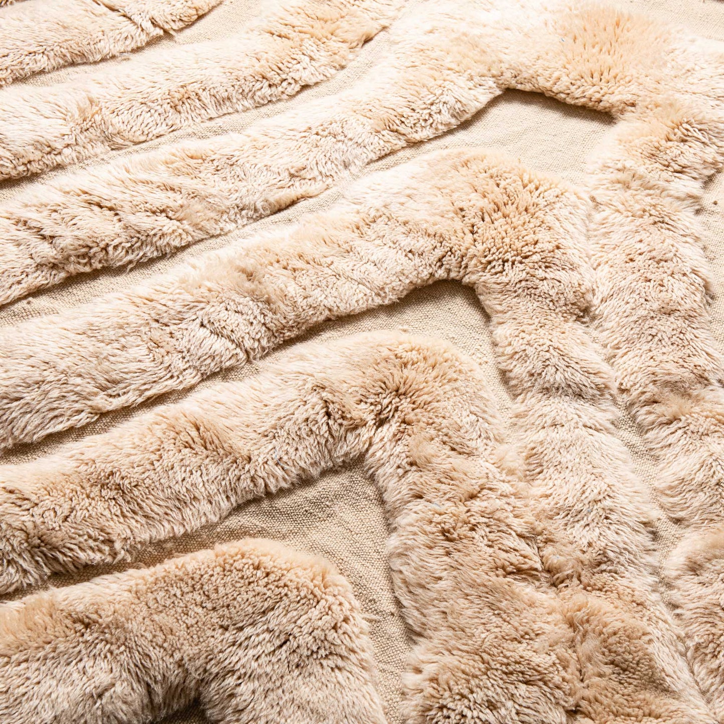 Benisouk mrirt rug Leading Lines - Luxury Shag Moroccan Rug 7.9x9.8 ft | 240x300 cm Leading Lines - Luxury Shag Moroccan Rug 7.9x9.8 ft | 240x300 cm