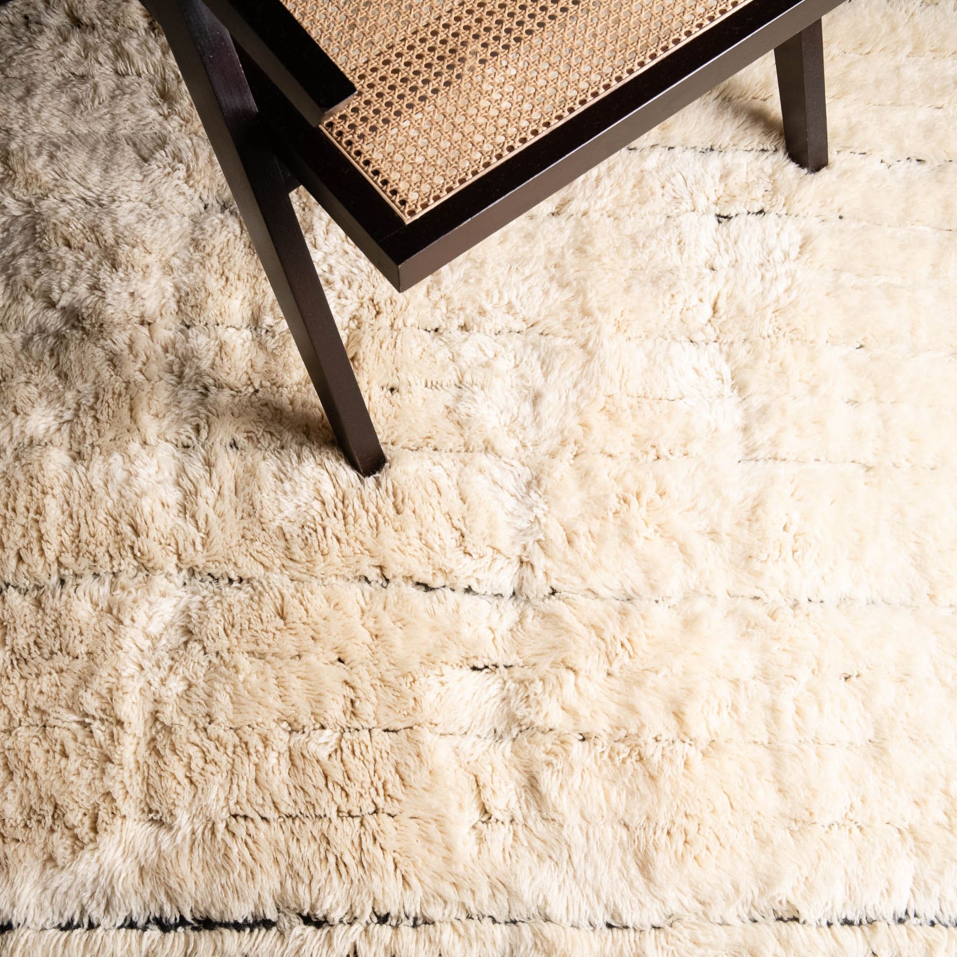 Benisouk mrirt rug Melodic Monochrome - Luxury Shag Moroccan Rug Melodic Monochrome - Luxury Shag Moroccan Rug