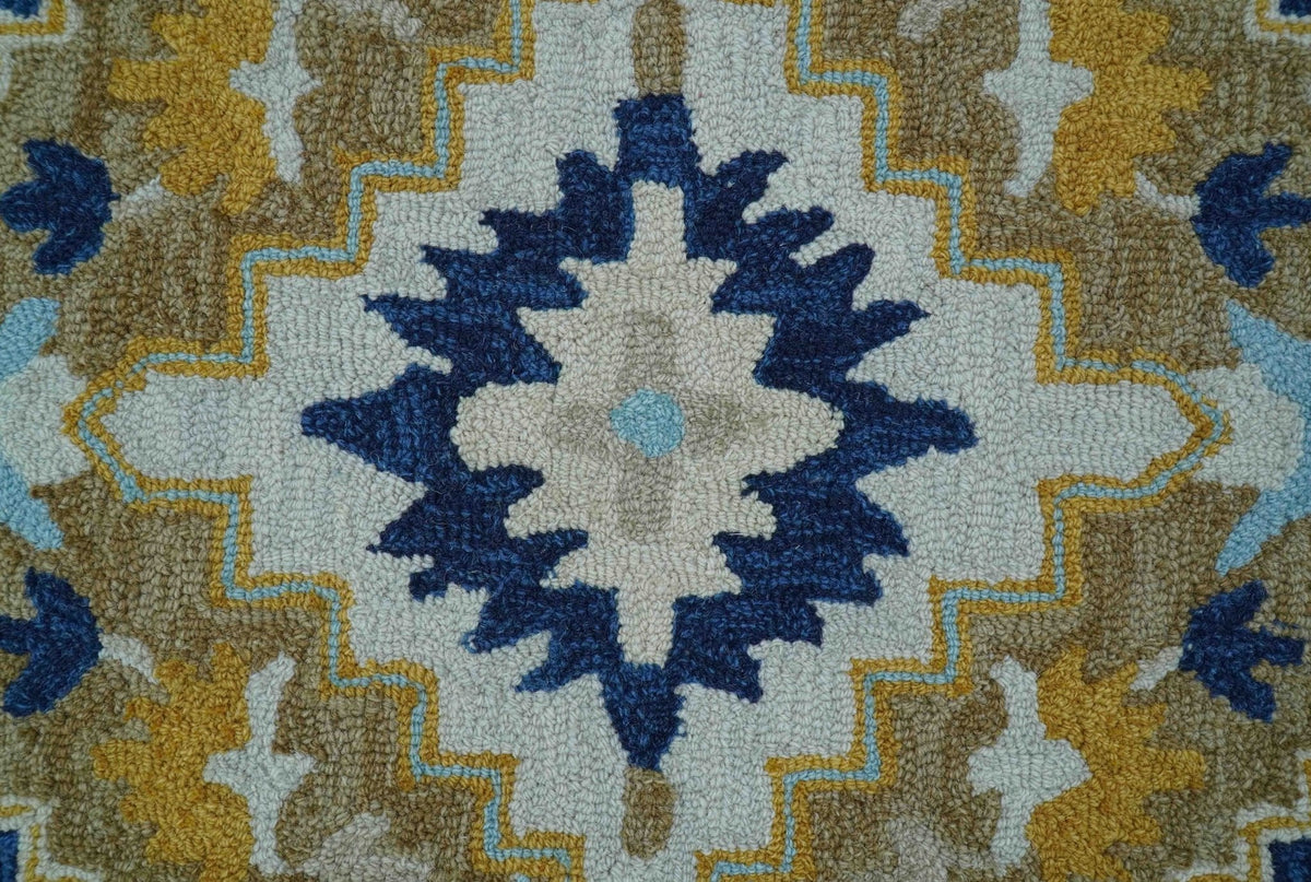 Ollie Traditional Blue And Ivory Hand Tufted Wool Rug.