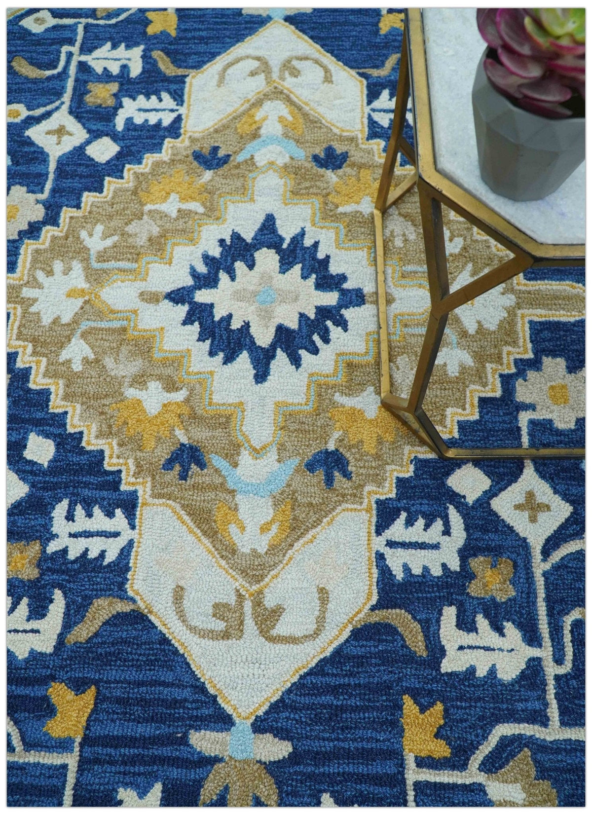 Ollie Traditional Blue And Ivory Hand Tufted Wool Rug.