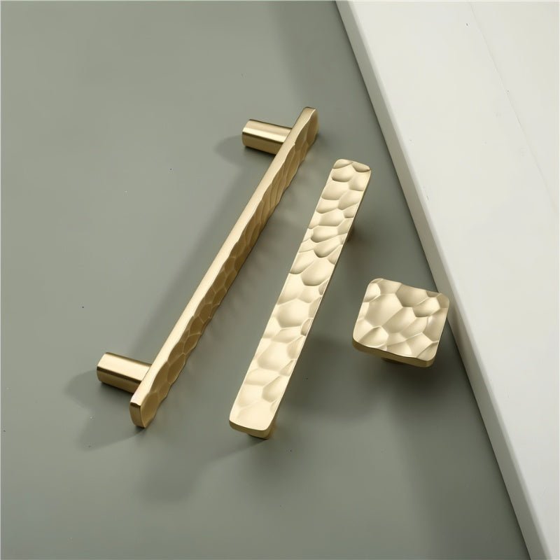 Pyne Knob & Pull Bar.