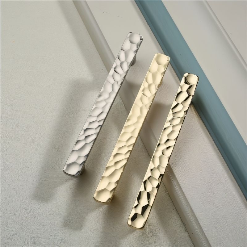 Pyne Knob & Pull Bar.