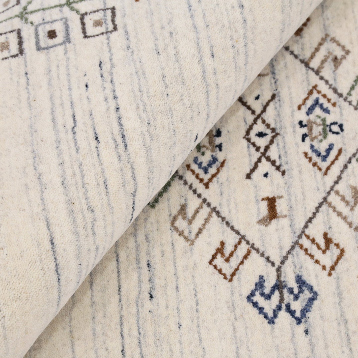 Beige Tribal Center Medallion Hand Loomed Wool Rug.