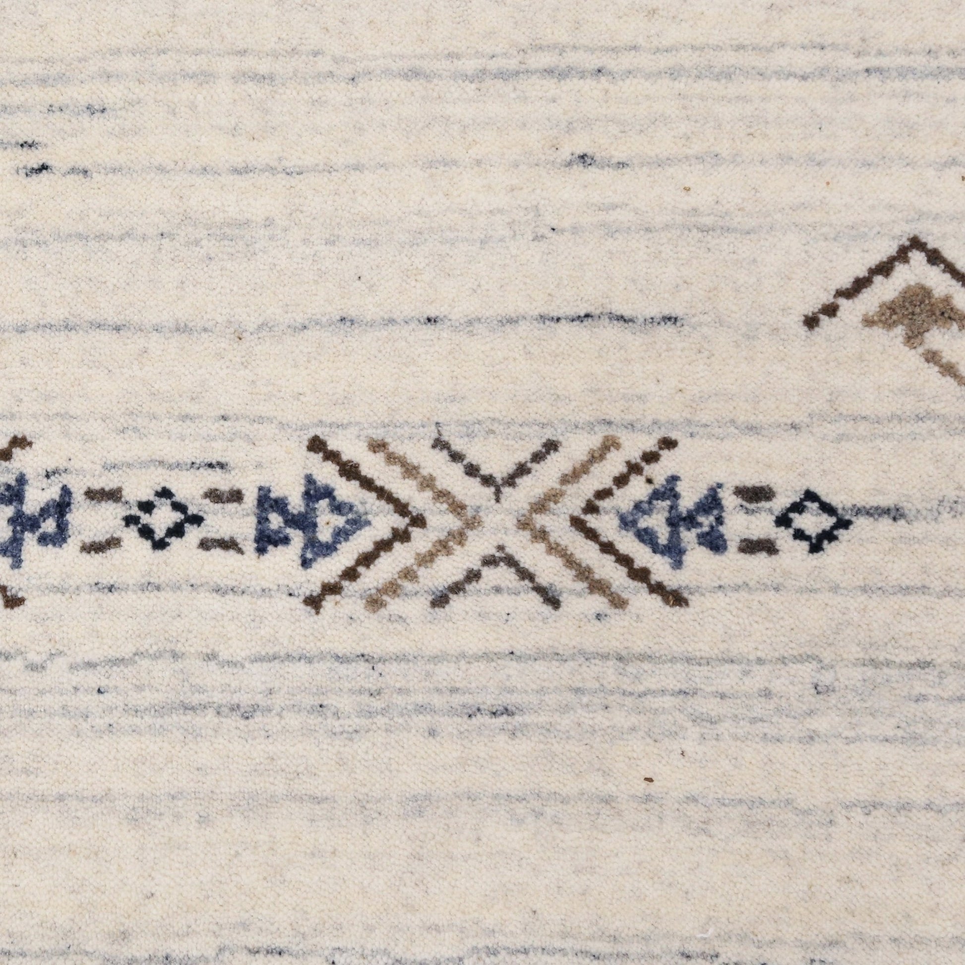 Beige Tribal Center Medallion Hand Loomed Wool Rug.