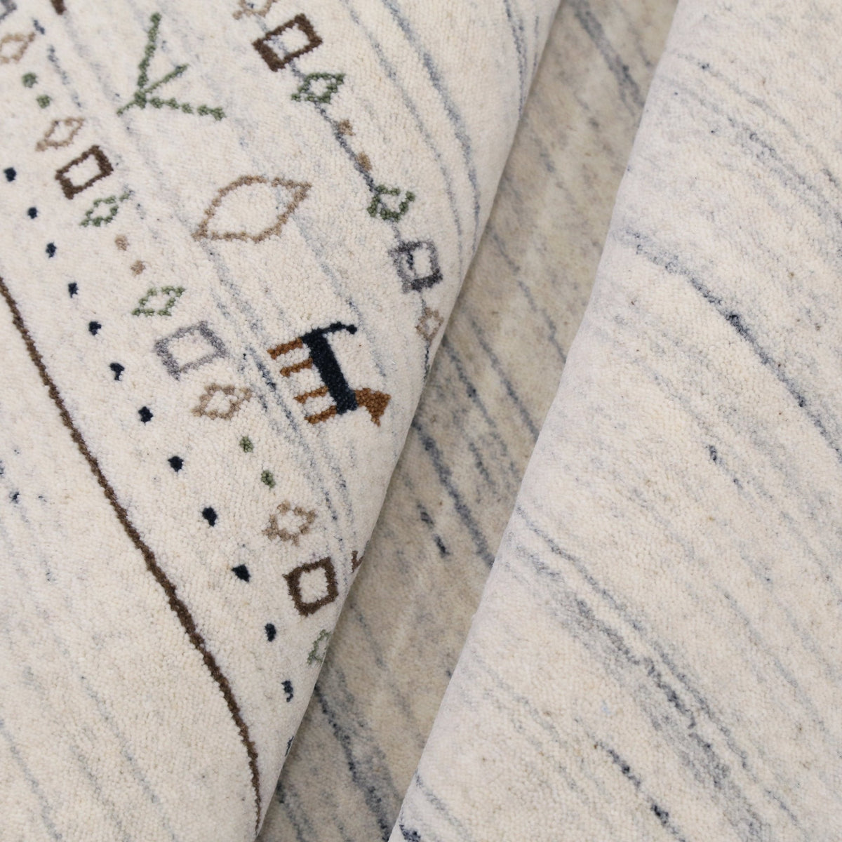 Contemporary Ivory Design Hand Loomed Wool Rug.