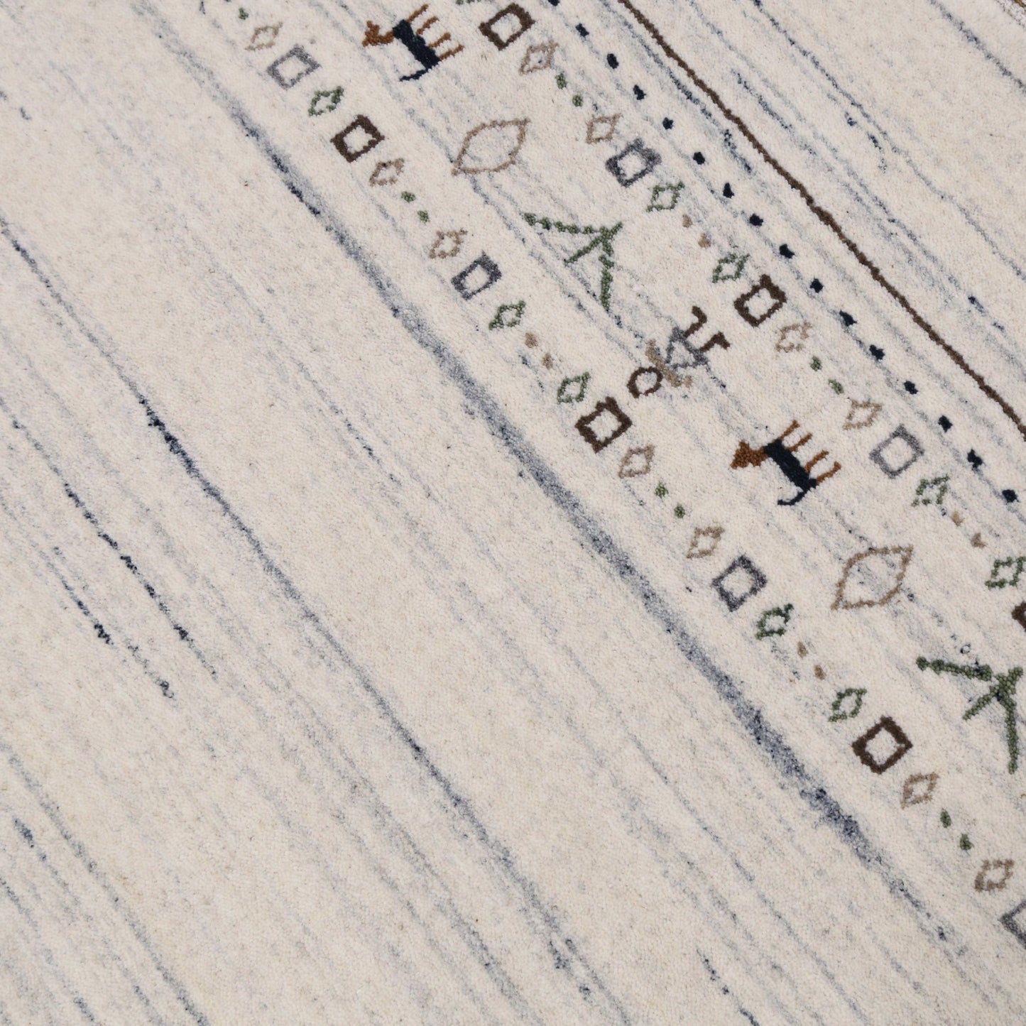 Contemporary Ivory Design Hand Loomed Wool Rug.