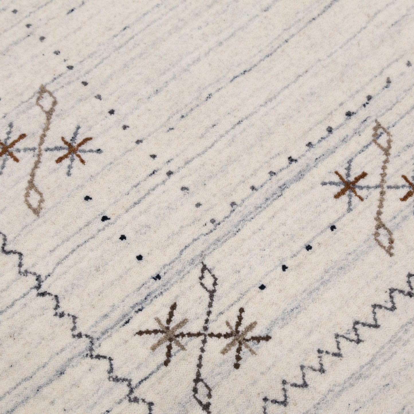 Ivory Gabbeh Border Design Hand Loomed Wool Rug.