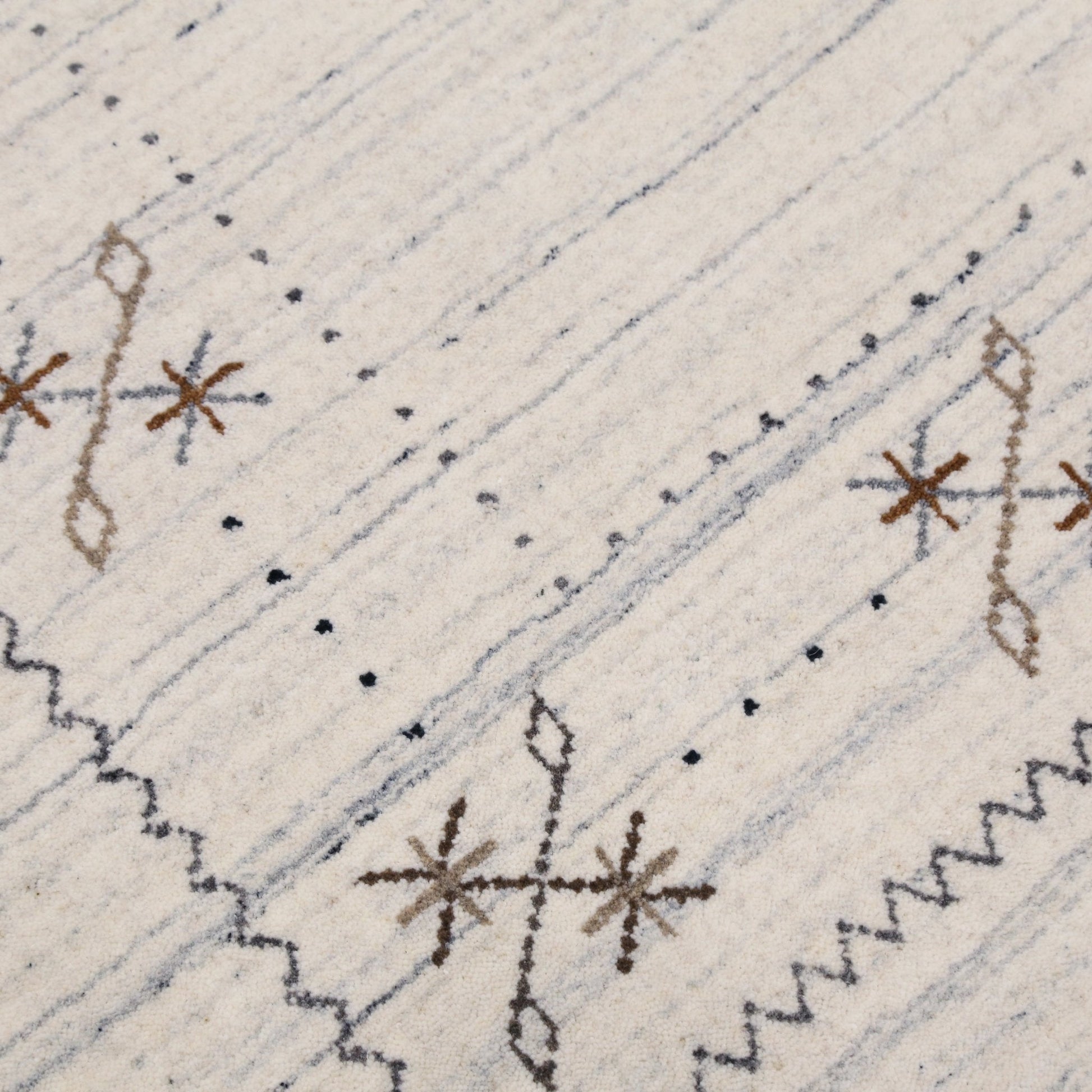Ivory Gabbeh Border Design Hand Loomed Wool Rug.