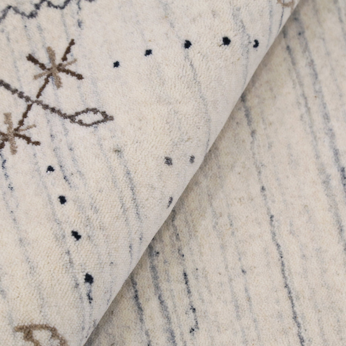 Ivory Gabbeh Border Design Hand Loomed Wool Rug.