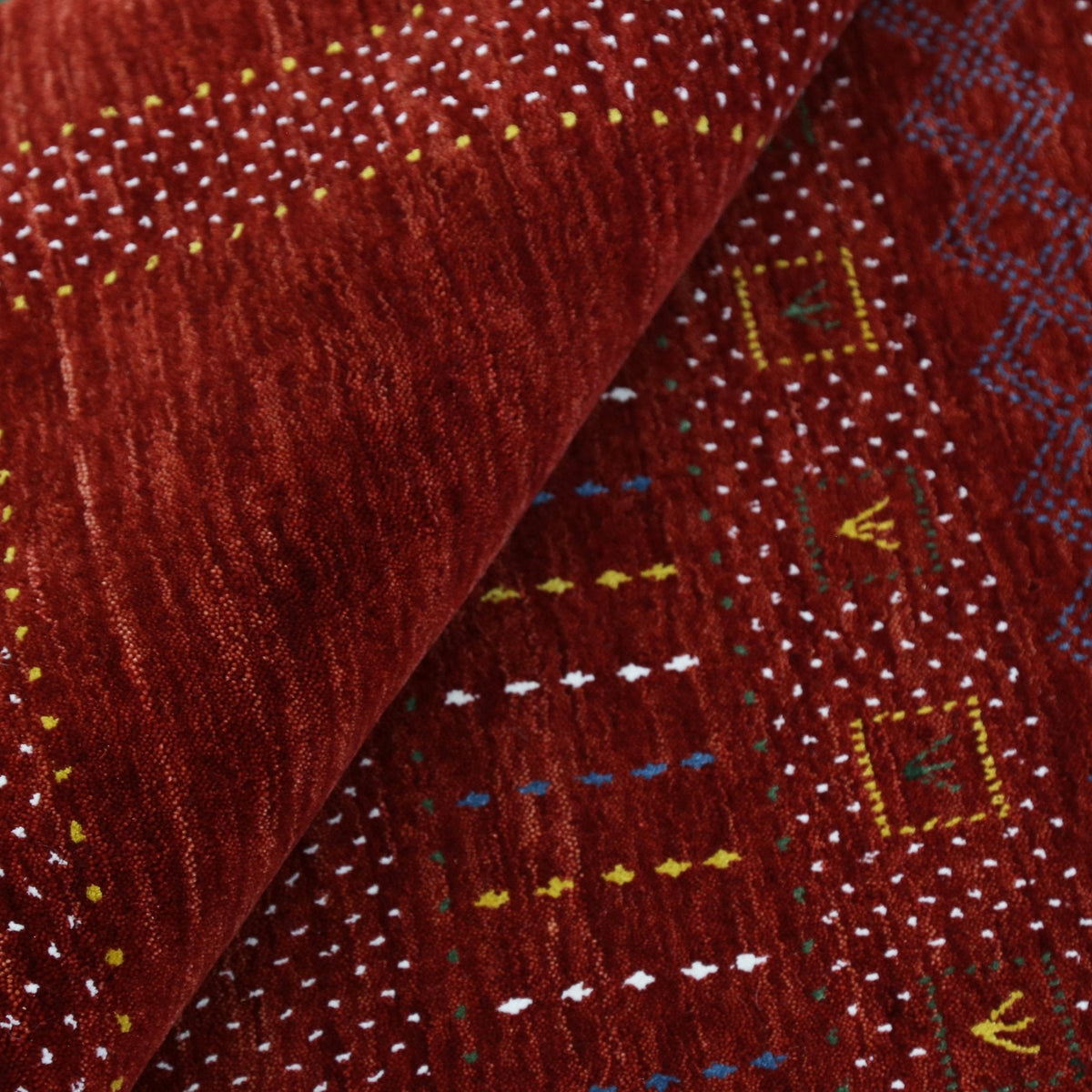 Red Center Pattern Hand Loomed Wool Area Rug.