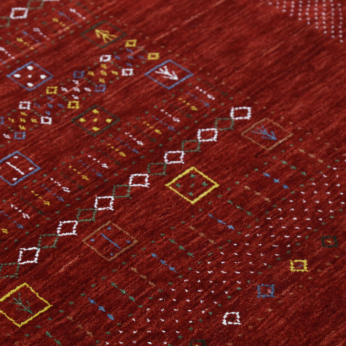 Red Contemporary Center Design Hand Loomed Wool Area Rug.