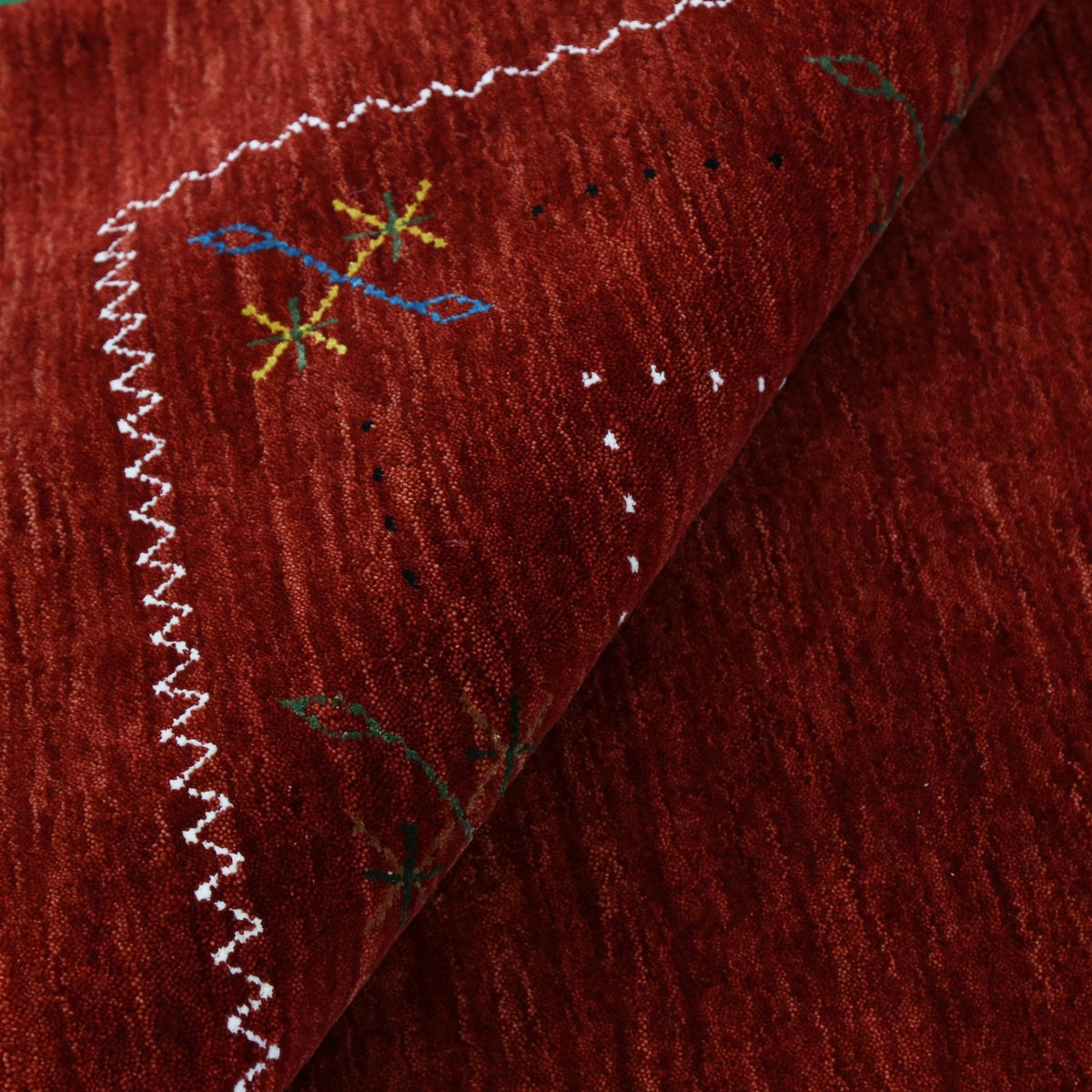 Red Gabbeh Border Design Hand Loomed Wool Area Rug.