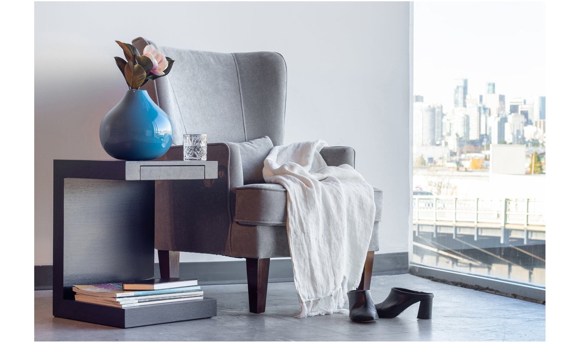 Moe's Home Collection Side Table ZIO SIDETABLE BLACK OAK ZIO SIDETABLE BLACK OAK