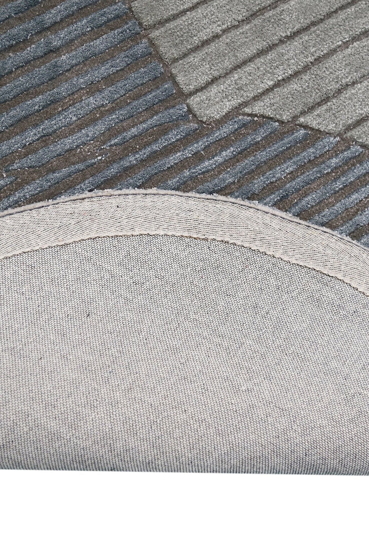 Stone Modern Gray And Silver Hand Tufted 5x7 Wool Area Rug.