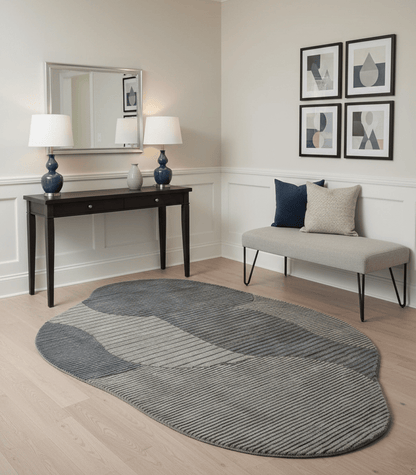 Stone Modern Gray And Silver Hand Tufted 5x7 Wool Area Rug.