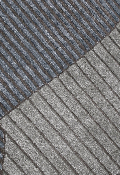 Stone Modern Gray And Silver Hand Tufted 5x7 Wool Area Rug.
