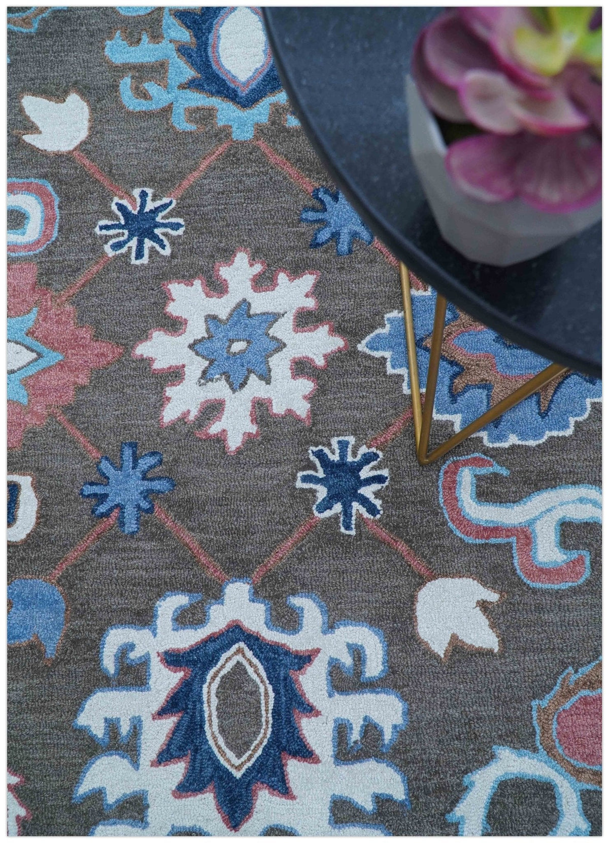 Traditional Style Gray And Blue Hand Tufted Wool Rug.