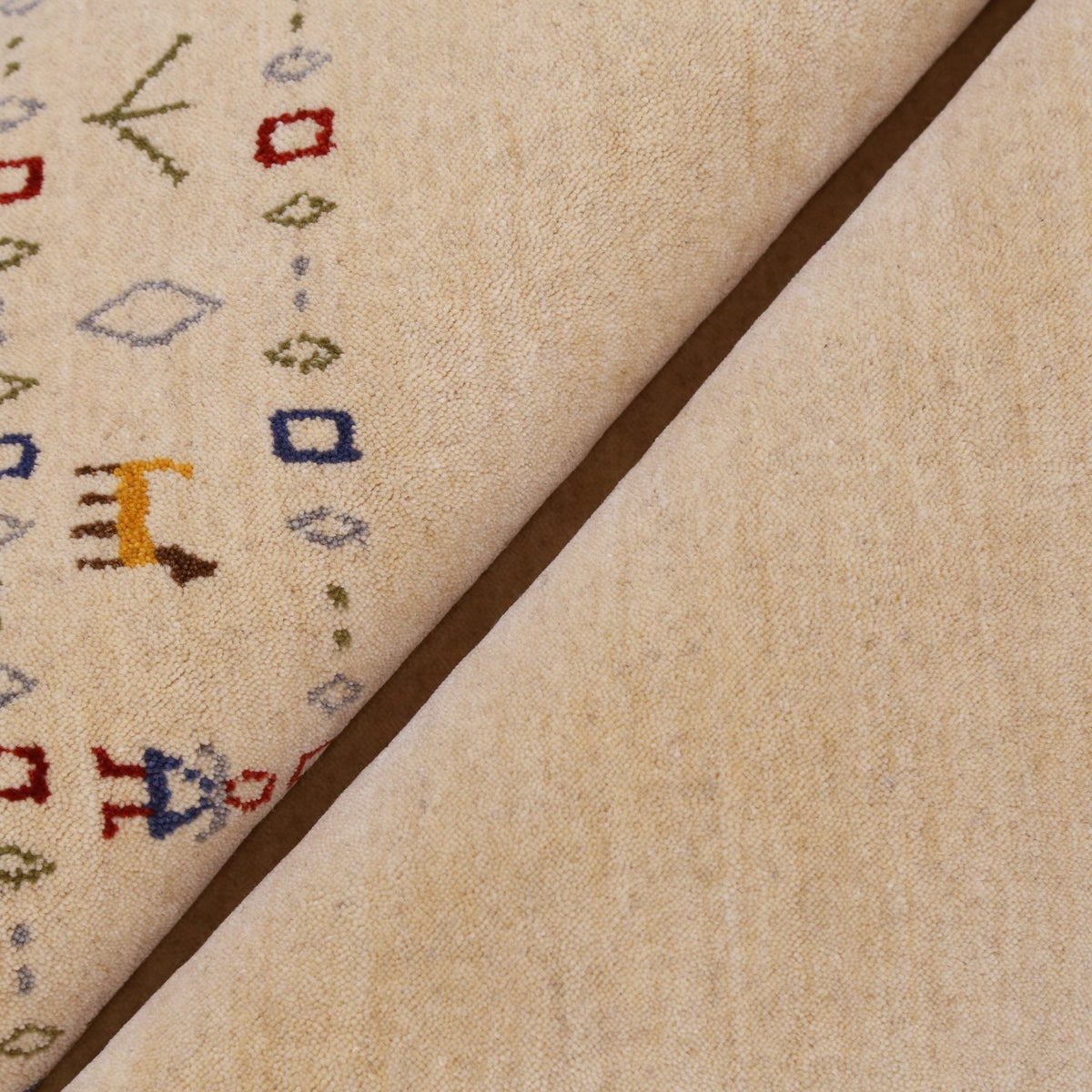 Tribal Border Ivory Design Hand Loomed Wool Area Rug.