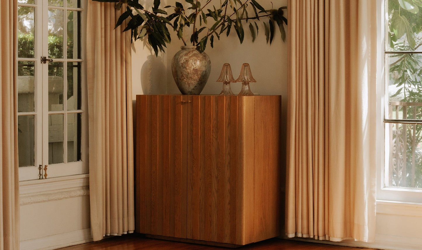 Moe's Home Collection Vermentino Bar Cabinet Oak Vermentino Bar Cabinet Oak